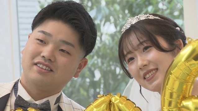 スーツを着ている人はスマイルしているAI 生成コンテンツは誤りを含む可能性があります。